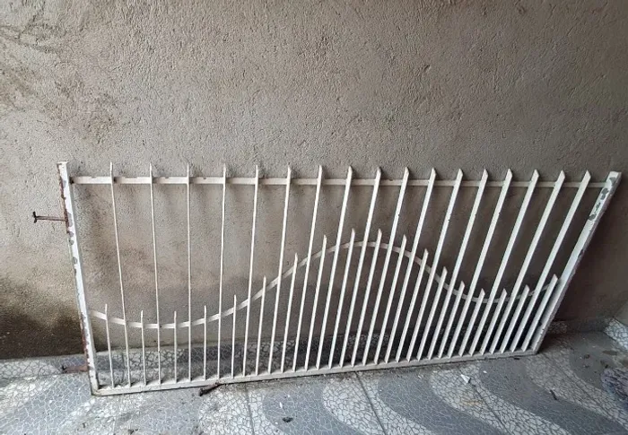 Gradeado modelo pega ladrão