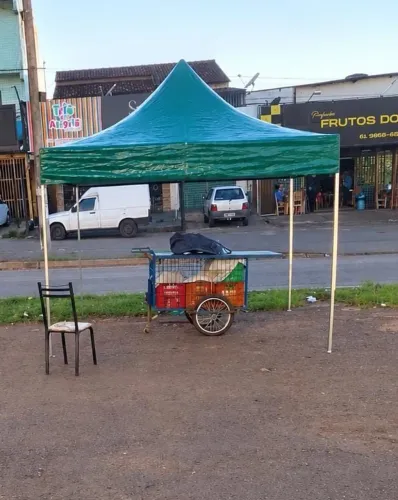 Vende-se tenda com carrinho