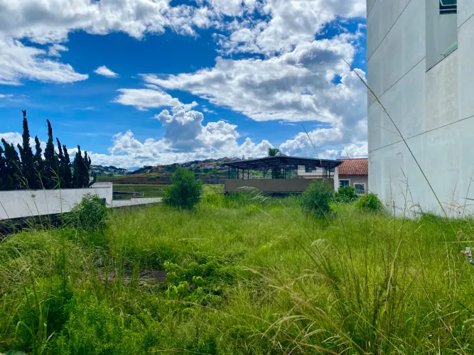 Terreno plano com 349 m² no Aeroporto para venda