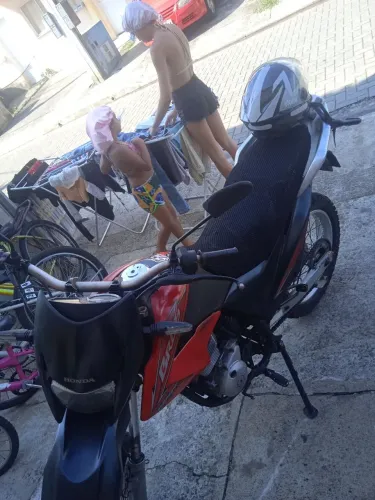 Vendo moto só pra rodar Bros 150