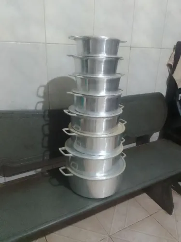 Jogo de 8 panelas ( aluminio batido )