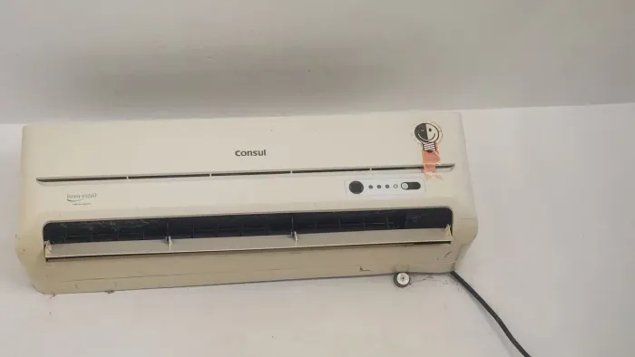 Vendo um ar condicionado 9.000 btus modelo consul.