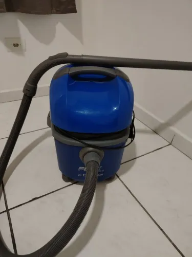 Vendo Aspirador de PÓ Eletrolux sucção para sólidos e líquidos.
