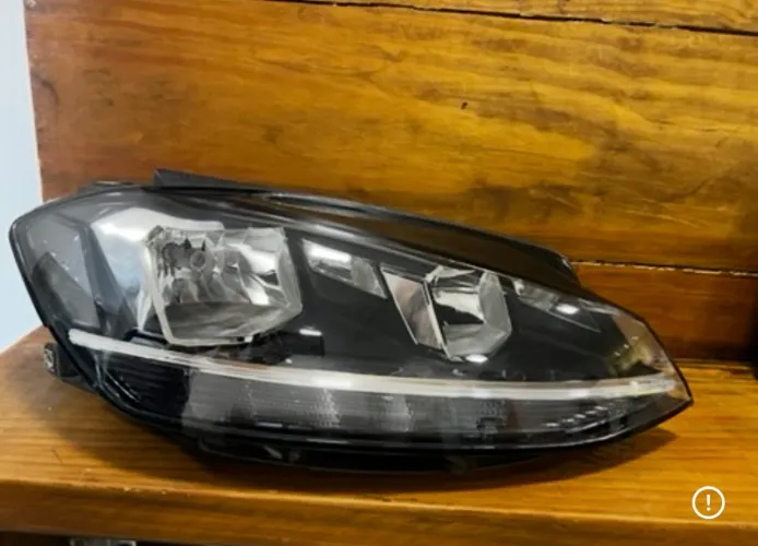 Farol Golf 18/19 LED Lado Direito 