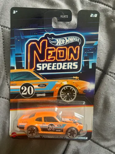 Hot wheels- Maverick neon 