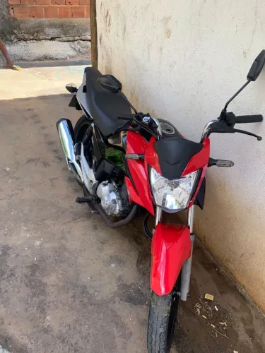 Vende-se ai tô querendo 13.500 no pix agente conversa moto e zera de uso próprio