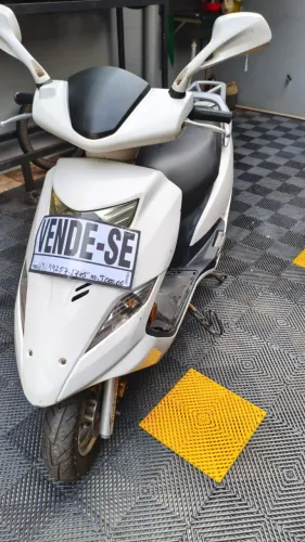 Motocicleta, Suzuki Burgman 125i, ano 2011/2012.