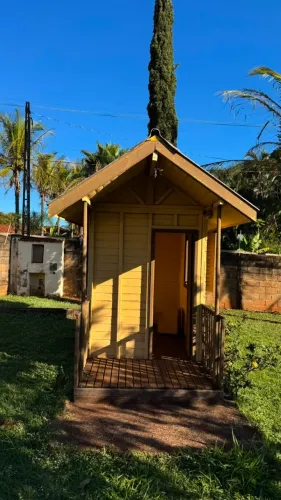 Casa em madeira maciça.