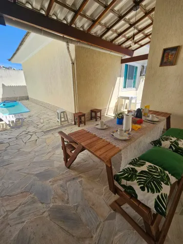 CASA EM CABO FRIO DENTRO DE CONDOMÍNIO FECHADO 3 QUARTOS 1 SUITES COM CLOSET, PISCINA 