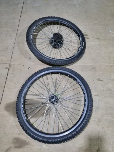 Par de rodas absolute aro 26 + pneus novos