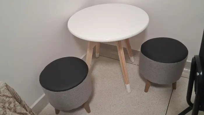 Mesa e puf infantil