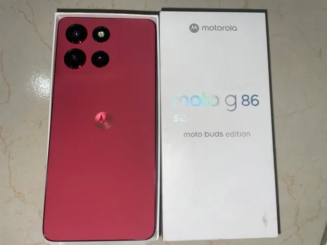 Motorola g86 aberto para conferir 