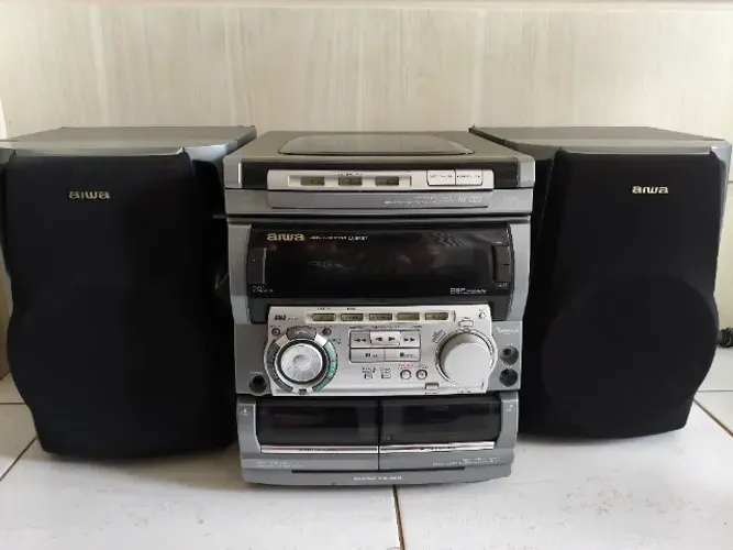 Som Aiwa CX-NA707 Carrossel 3 discos ele não liga venda no estado que se encontra.