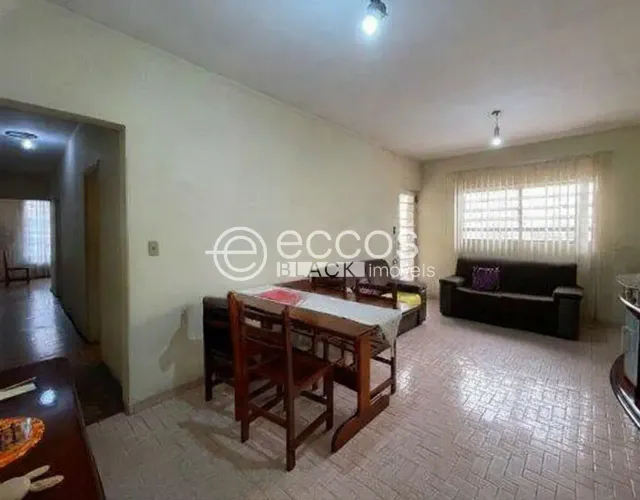 Casa à venda, 3 quartos, 1 suíte, 1 vaga, Centro - Sorocaba/SP