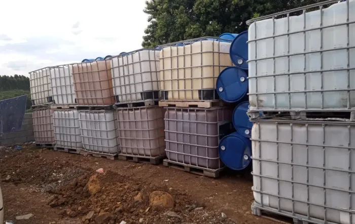 VENDE-SE IBC / CONTAINER 1000 LITROS