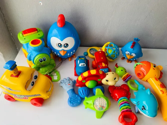 Lote bebê brinquedos educativos e sensorial