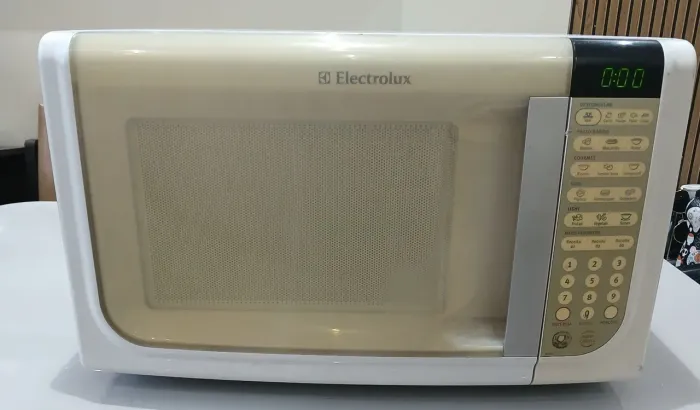 MICRO-ONDAS ELECTROLUX 31L