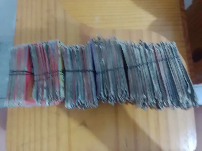 Vendo de bolos de cem figurinhas