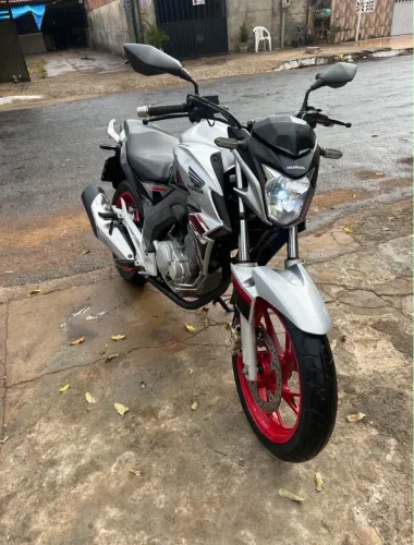 VENDA DE MOTO BEM CONSERVADA