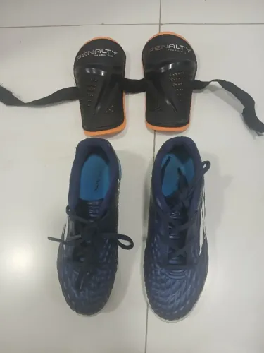 Chuteira + caneleira Penalty