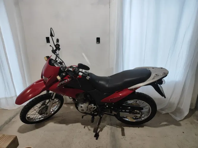 Vende-se Bros 150 es 2012