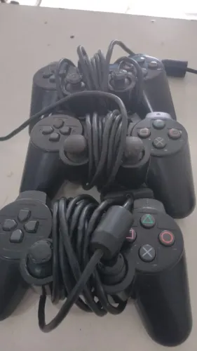 3 controles originais ps2 para quem interessa arrumar