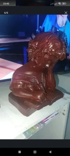 ESTÁTUA MENINA LENDO