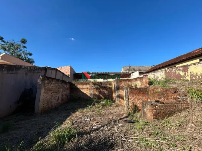 Terreno à venda em Londrina, Santos Dumont, com 453 m²