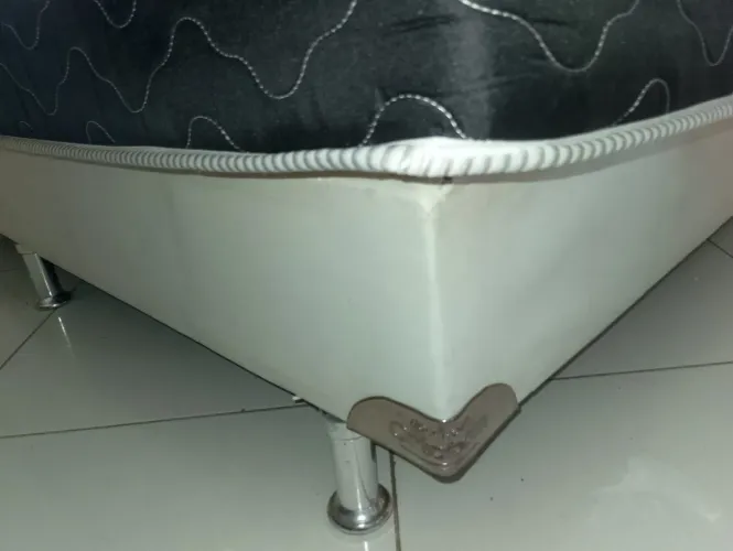 Vendo cama com Colchão Reconflex, Casal Molas Ensacadas