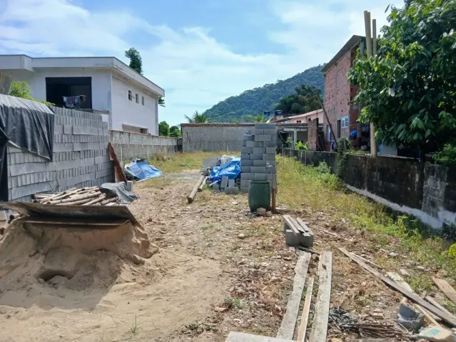 TERRENO PLANO ATERRADO E MURADO EM BOIÇUCANGA