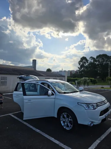 Mitsubishi Outlander 2.0 16V 160cv Aut. 2014
