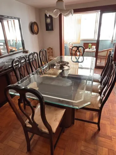 Mesa de Jantar + 8 cadeiras + Buffet - MADEIRA MACIÇA LAQUEADA