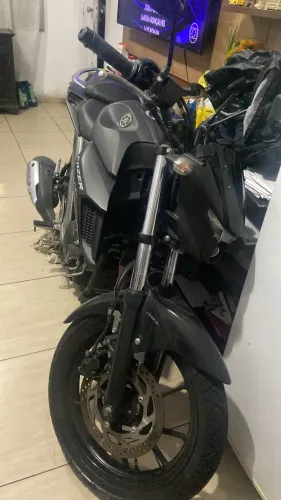 Fazer 250 2023 16.970 km moto revisada pneus bons só transferir
