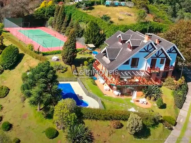 Casa Condomínio Campos do Jordão | 977 m² | 5 Suítes | Lazer Completo