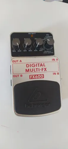 Pedal Behringer Multi-FX FX600