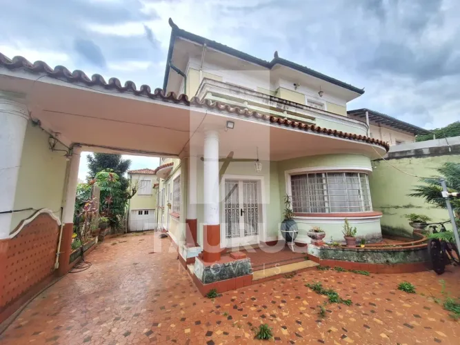 Casa sobrado para alugar em Mirandópolis. 2 quartos, 3 vagas, edícula, quintal, varanda, 3