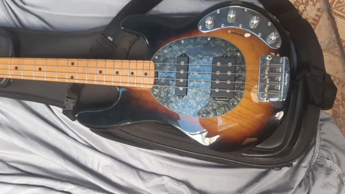 Music man Stingray HS (raro)