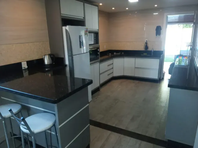 Imóvel para venda possui 245 metros quadrados com 3 quartos
