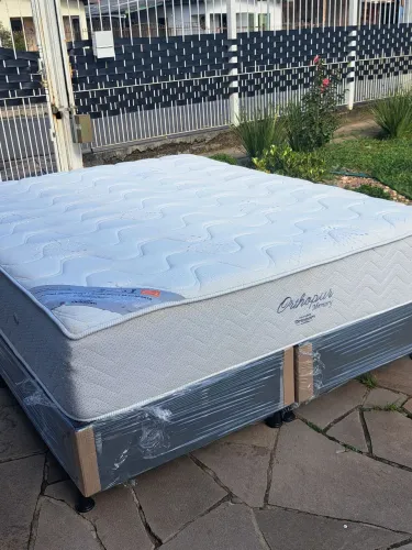 Cama box Queen size com colchão