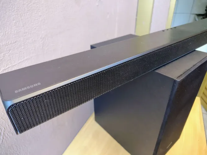 SOUND BAR SAMSUNG HW-T555 + SUBWOOFER SEM FIO - SOM DE CINEMA!