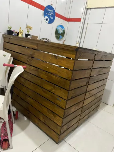 Balcão recepção de madeira