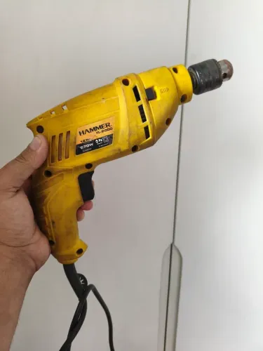 Furadeira 127v mandril3/8