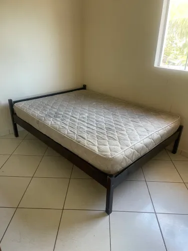 Cama de casal com colchão