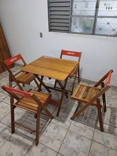 Mesa com 4 cadeiras