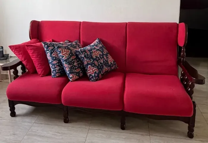Sofá Vintage 3 Lugares Vermelho - Estrutura em madeira