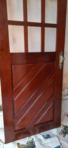 02 Portas Madeira ipê invernizada com trinco 210X0,80
