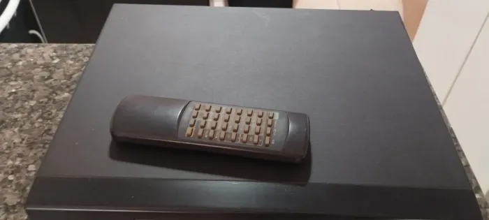 Vendo vídeo cassete da marca Philips quatro cabeça está funcionando