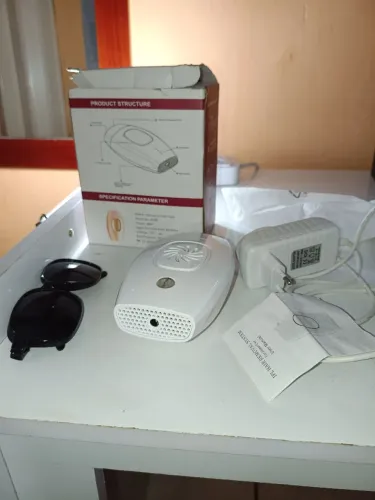 Depilador a laser com óculos de proteção