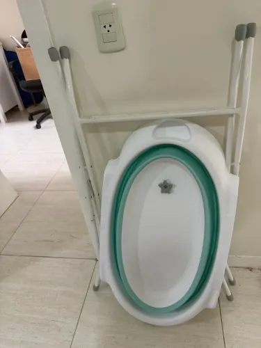 Banheira de bebê dobrável com suporte 