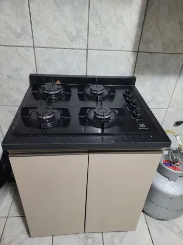 Vende-se Armário modulado e mesa